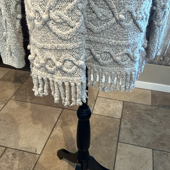 Express Tricot Handknit Cable Fringed Sweater - Picture 4 of 8